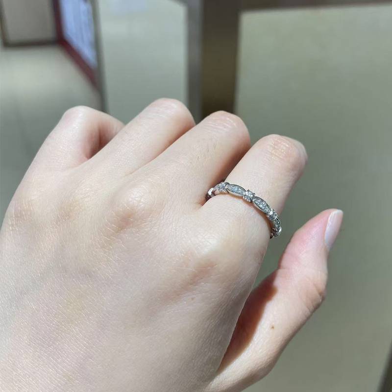 S925 Silver Plated Platinum Women's Ring Customized Selection with Sub Stone Moissanite Diamond 0.32ct